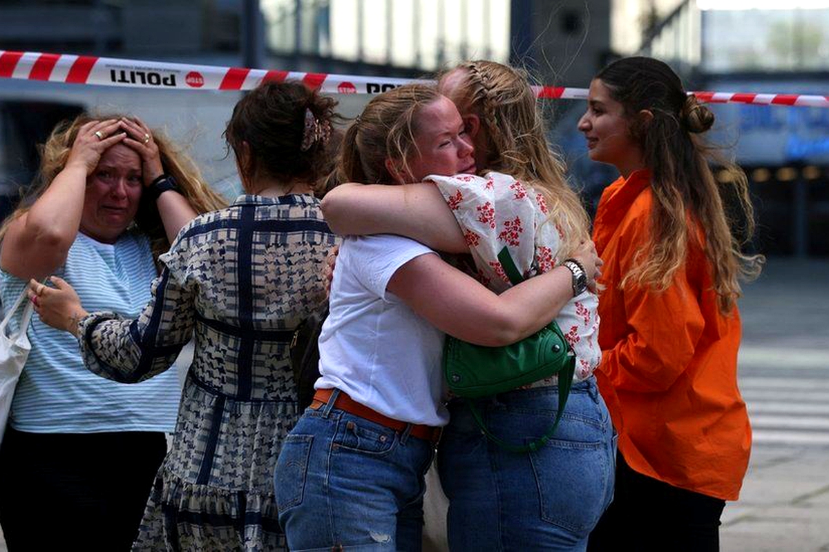 Copenhagen shooting: Gunman kills three in Field's shopping mall Copenhagen shooting: Gunman kills three in Field's shopping mall