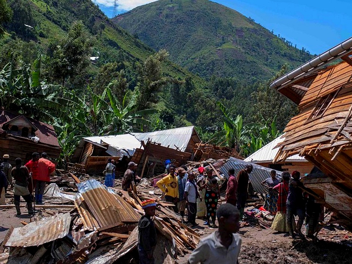 DR Congo floods: Digging through mud to find relatives