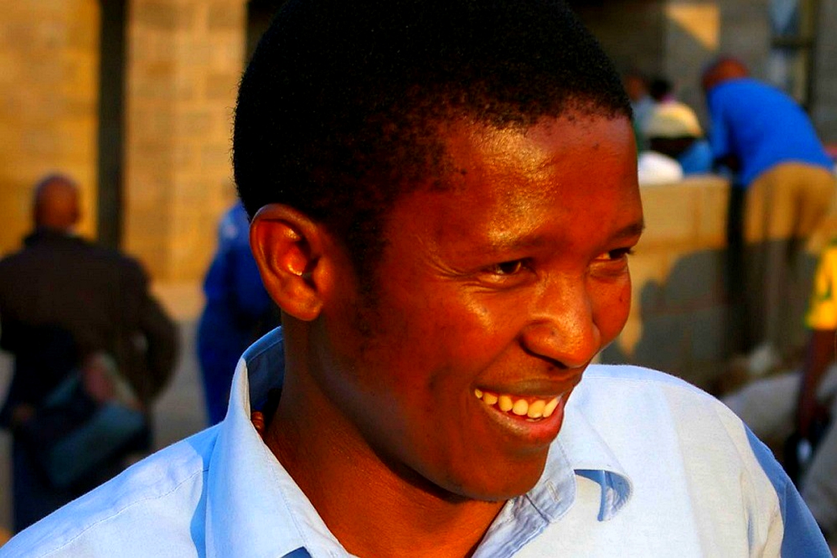 Unpaid lawyers threaten to drop case Unpaid lawyers threaten to drop case