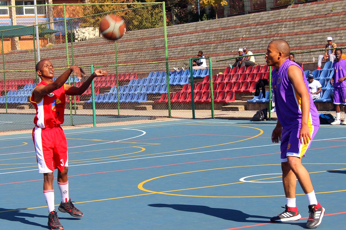 Basketball referees officiate college tourney in SA Basketball referees officiate college tourney in SA