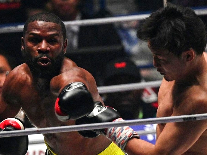Mayweather knocks out Japan's Asakura