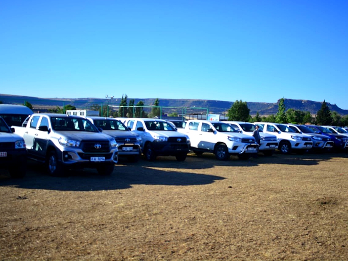 Taxis threaten strike five days before election