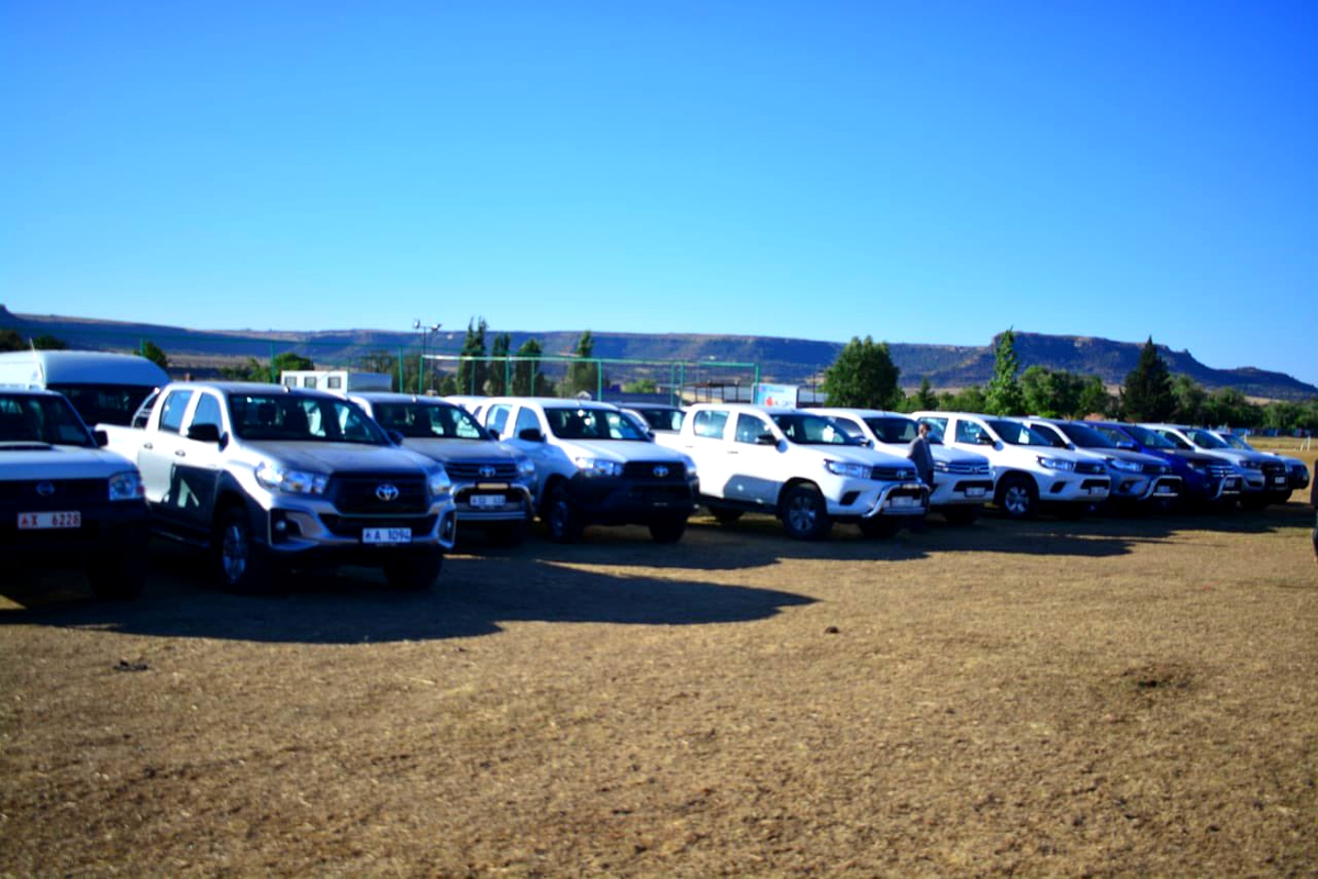 Taxis threaten strike five days before election