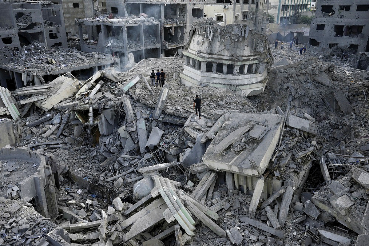 Israel strikes, seals off Gaza Israel strikes, seals off Gaza