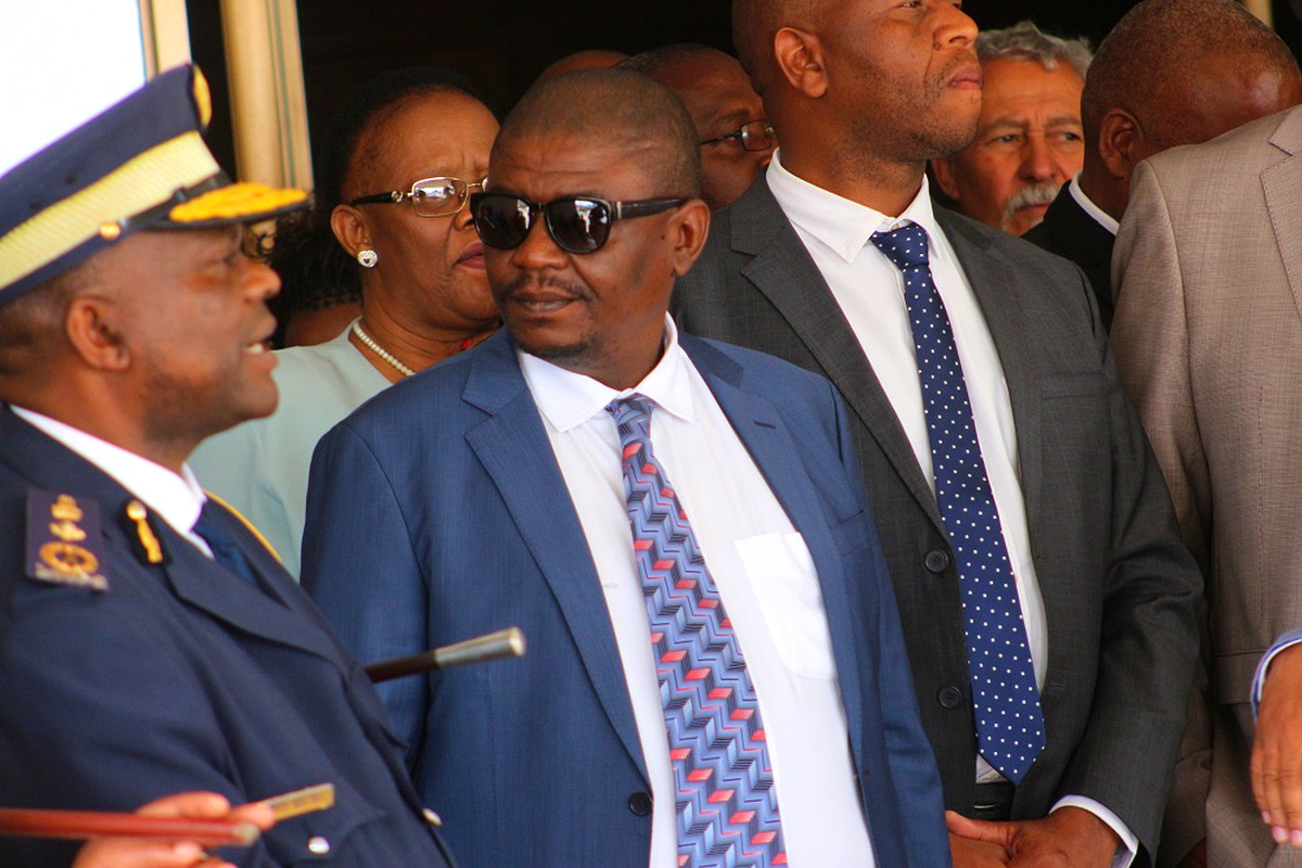 Fuming minister fires ‘dubious’ aide Fuming minister fires ‘dubious’ aide