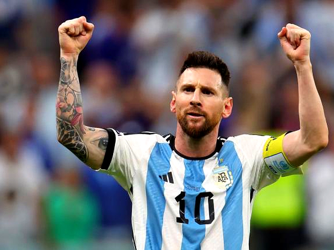 Messi helps Argentina to the finals, 3-0 victory