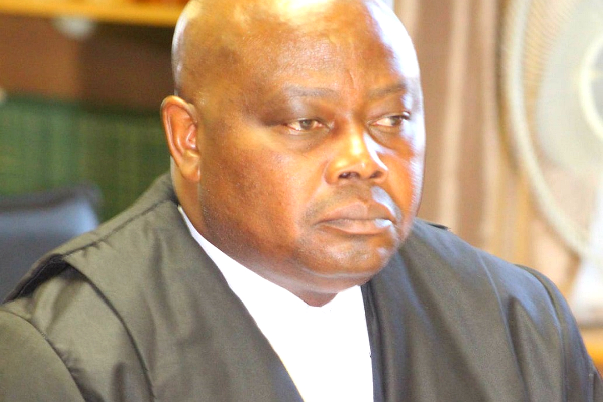 ‘Muso o ipiletsa khahlanong le kahlolo ea molao oa motheo ‘Muso o ipiletsa khahlanong le kahlolo ea molao oa motheo