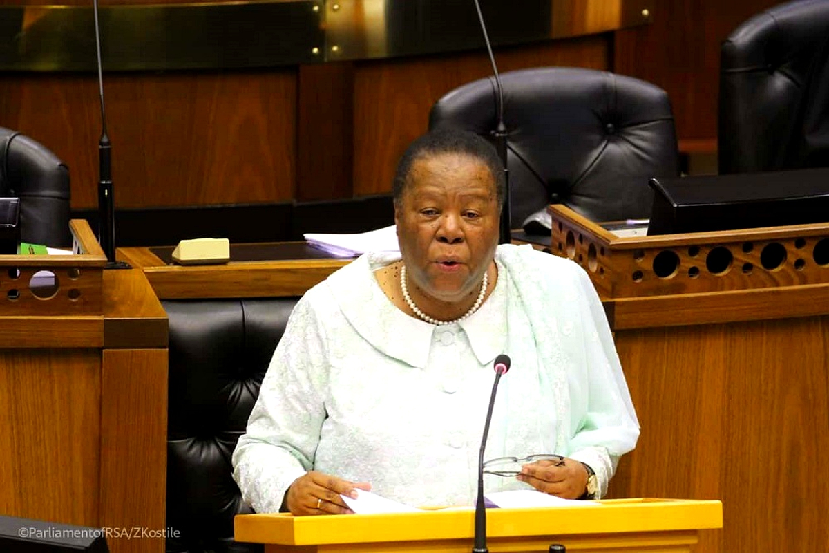 Pretoria says don’t poke the Russian bear Pretoria says don’t poke the Russian bear