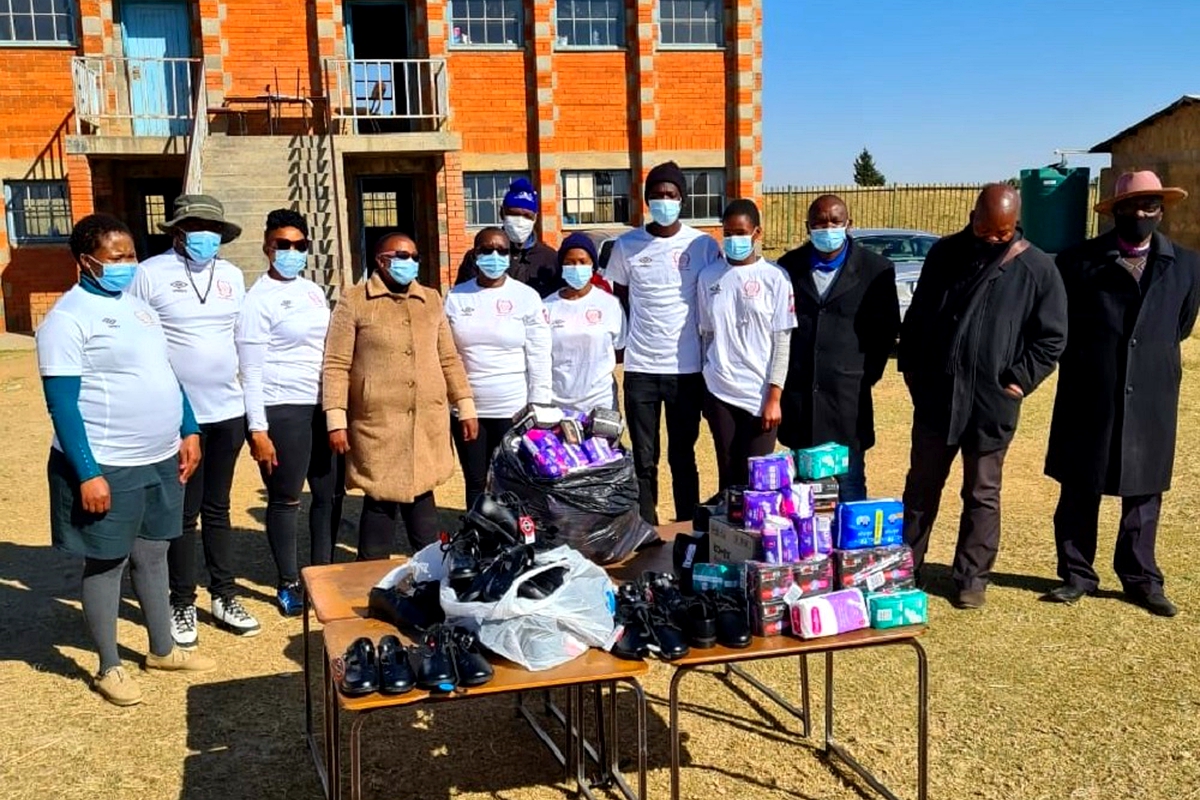 Red Skins donate sanitary towels, shoes to learners Red Skins donate sanitary towels, shoes to learners
