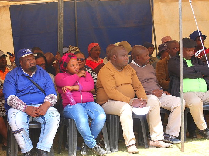 Vendors accuse municipality of corruption