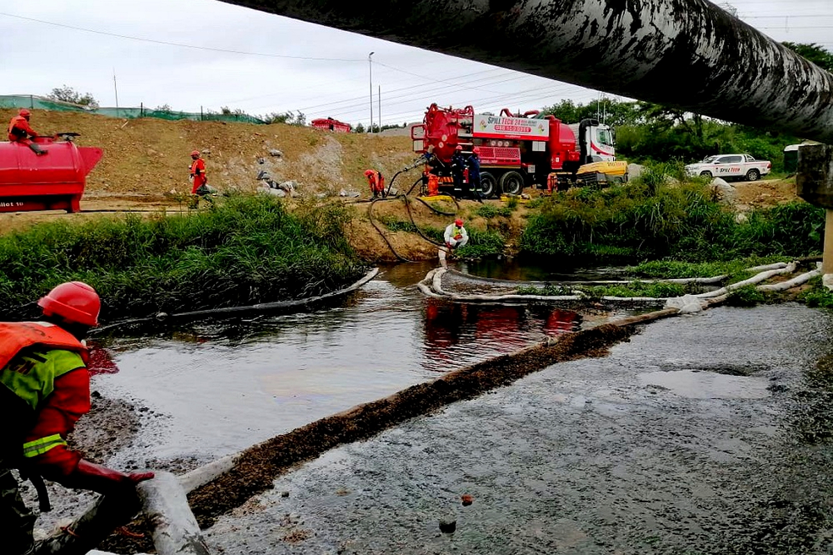 How armed gangs steal fuel worth millions from buried Transnet pipelines How armed gangs steal fuel worth millions from buried Transnet pipelines