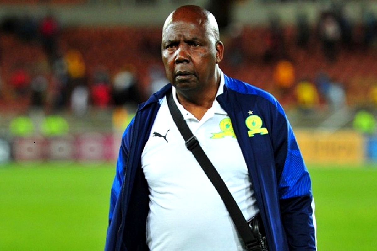 Moment of silence for late Alex Shakoane Moment of silence for late Alex Shakoane