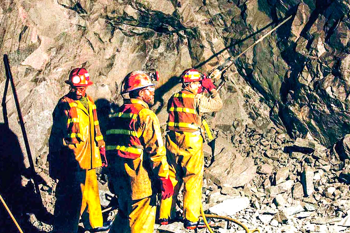 Basotho miners dying of Covid-19 in SA Basotho miners dying of Covid-19 in SA